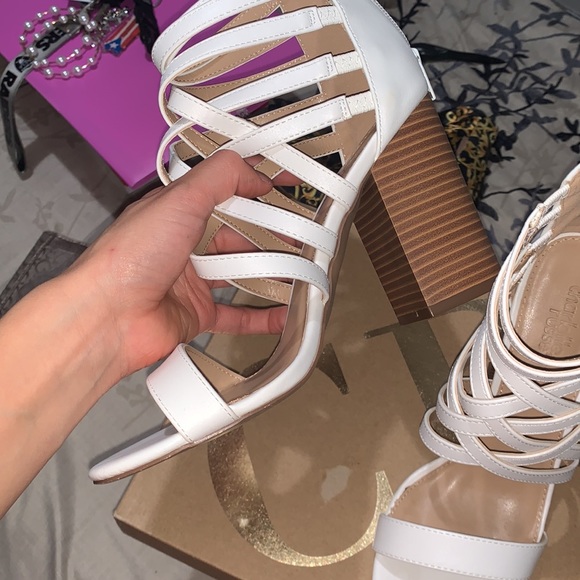 White block heels - Picture 2 of 4